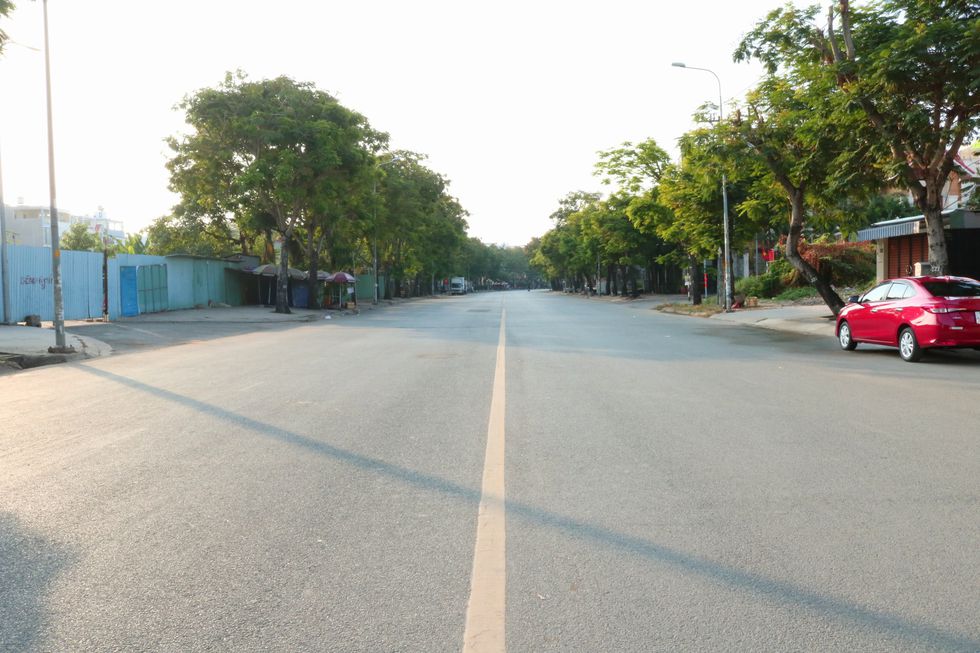The moment Saigon Street early in the morning, on the first day of the New Year, Tan Suu without people, the most peaceful - photo 2