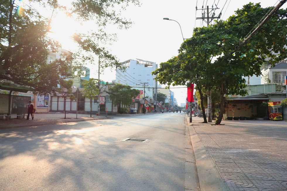 The moment Saigon Street early in the morning, on the first day of the New Year, Tan Suu without people, the most peaceful - photo 4