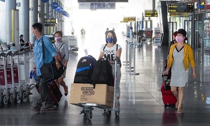 Tourists at Da Nang airport, central Vietnam, July 27, 2020. Photo: VnExpress / Khoi Tran.